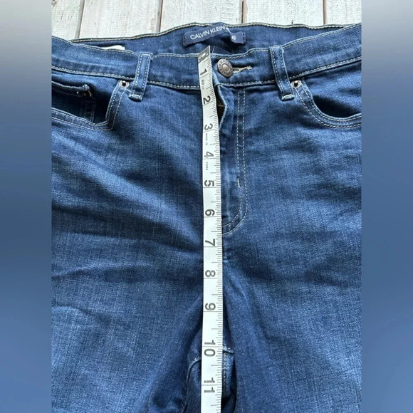 Calvin Klein, high rise, denim, cut off, shorts, size 6 - Picture 5 of 13